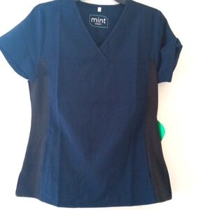 MINT STRETCH SHORT SLEEVE TWO POCKET NAVY BLUE MEDICAL SCRUB TOP SIZE SMALL NWT